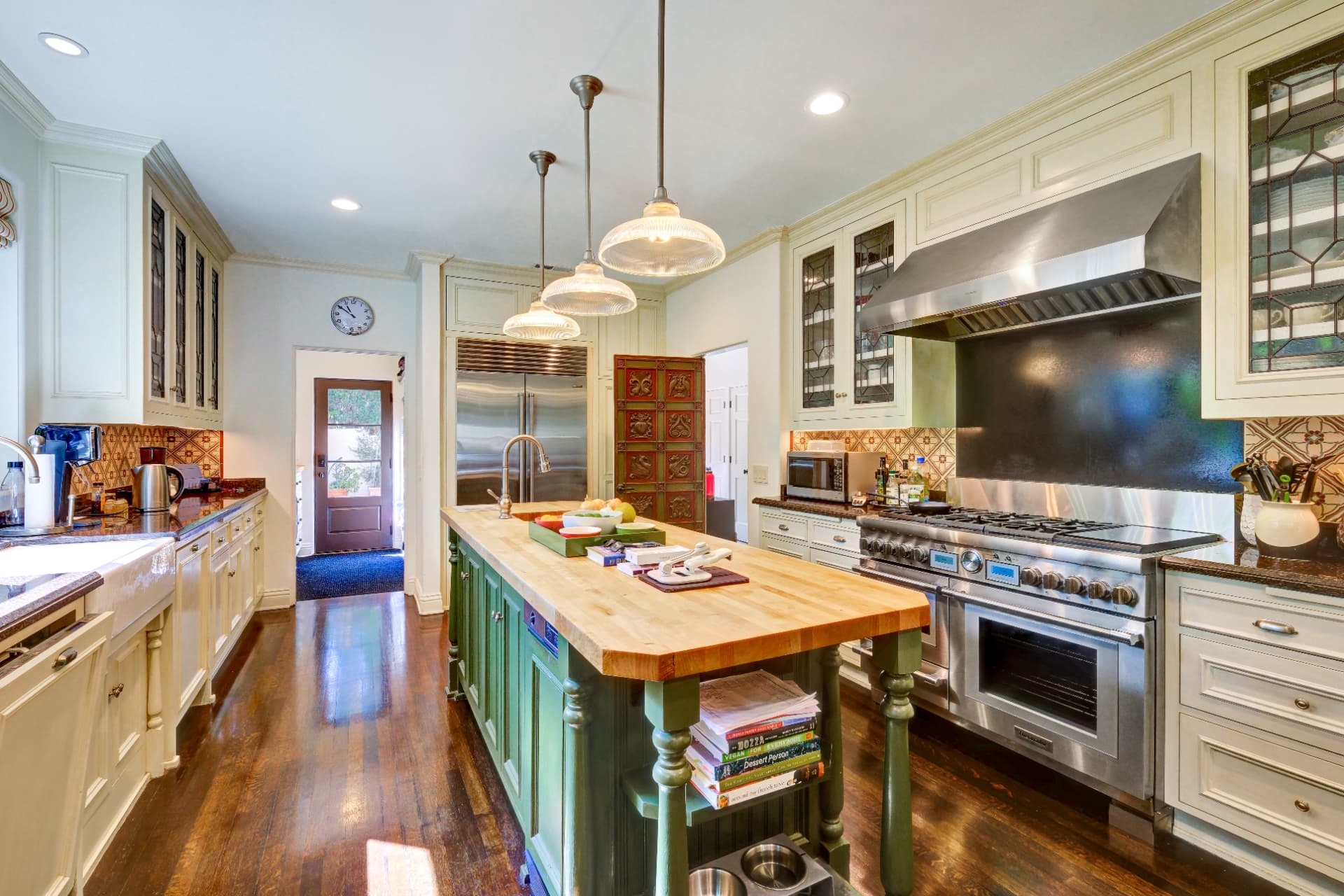 Hancock Park chef's kitchen with center island and professional range