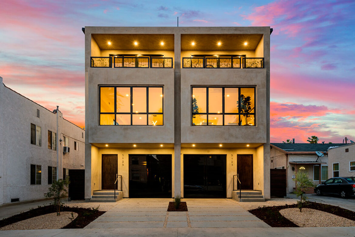 contemporary-3-story-duplex-with-roof-top-decks-and-custom-finishes-in-los-angeles-02-1