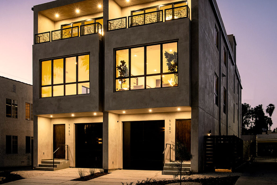 contemporary-3-story-duplex-with-roof-top-decks-and-custom-finishes-in-los-angeles-(2)